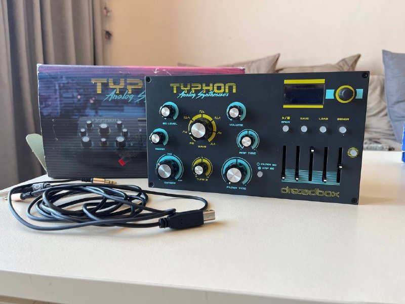 Аналоговый синтезатор Dreadbox Typhon