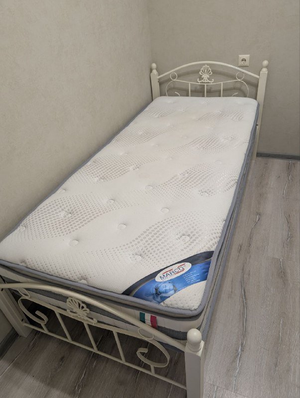 Кровать с матрасом 4