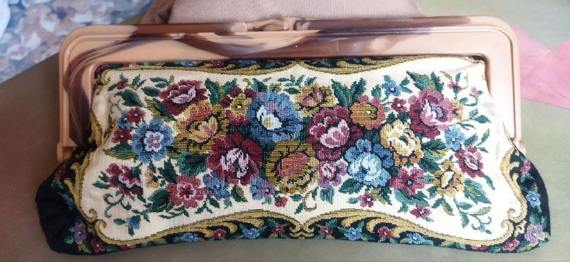 Женские сумки разного цвета и дизайна 2