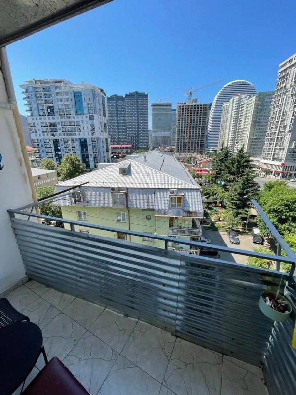 3-комнатная квартира с 2 спальнями в Батуми, аренда на год 10