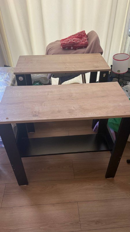 Два небольших стола