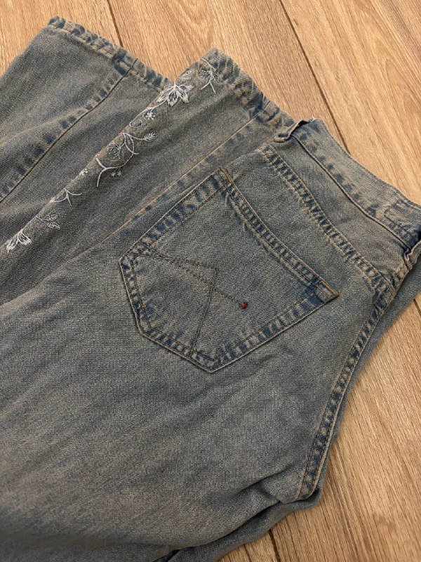 Винтажные женские джинсы с вышивкой