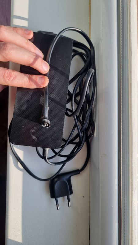 Samsung Odyssey G7 32" monitor for parts, original Samsung power supply 5