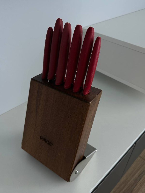 набор ножей на деревянной подставке 2