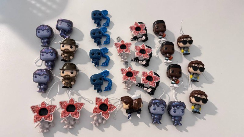 Фигурки из киндера Очень странные дела