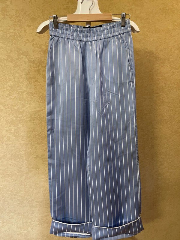 Жакет Zara, Ветровка Bershka, Кофта Oysho, Рубашка мужская, Лонгслив Pull&Bear, Штаны Tommy Hilfiger, Штаны, Кофта спортивная, Штаны Zara, Топ с вырезом на спине 7