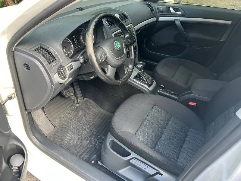 Skoda Octavia 2012 1