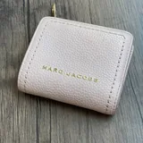 Michael Kors-ისა და Marc Jacobs-ის საფულეები, სათვალეები, პარიკი 3