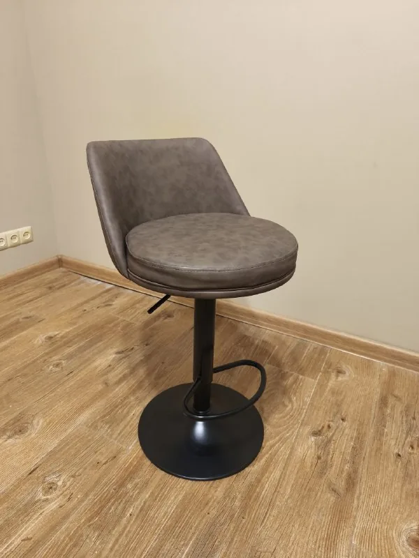 Master's chair with gas lift 1