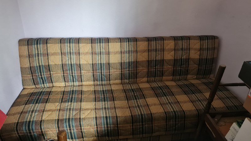 раскладной двухместный диван, шкаф