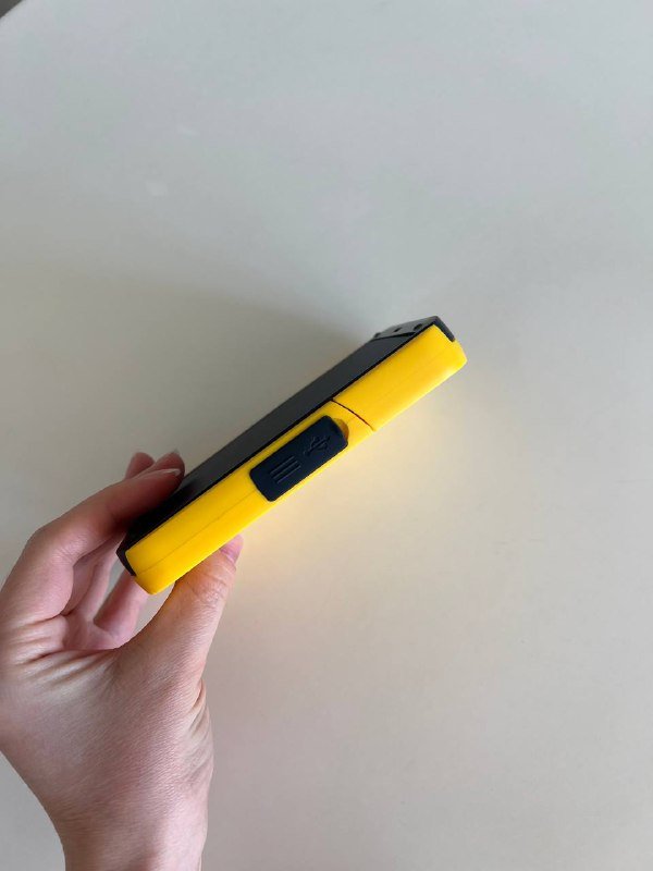 Powerbank Wakawaka Power+ с солнечными батареями и фонарем 4