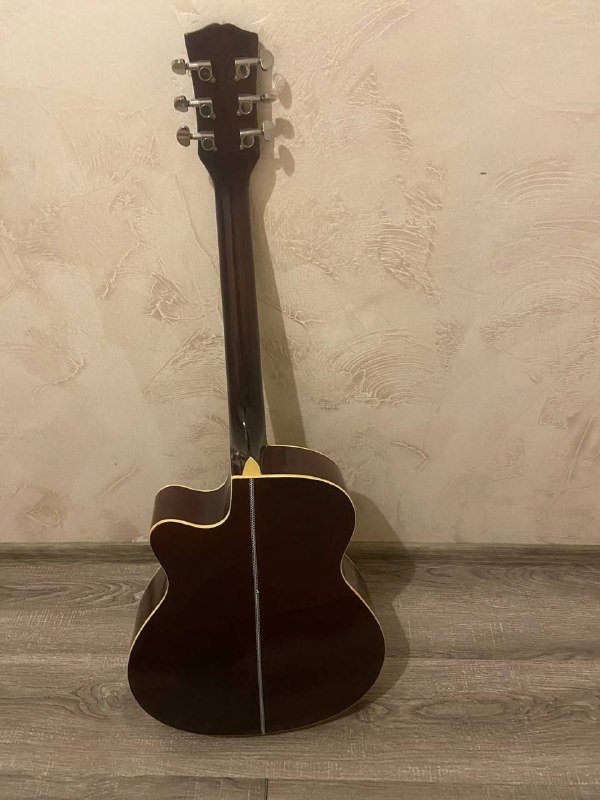 Акустическая гитара Faires с чехлом и каподастром 2