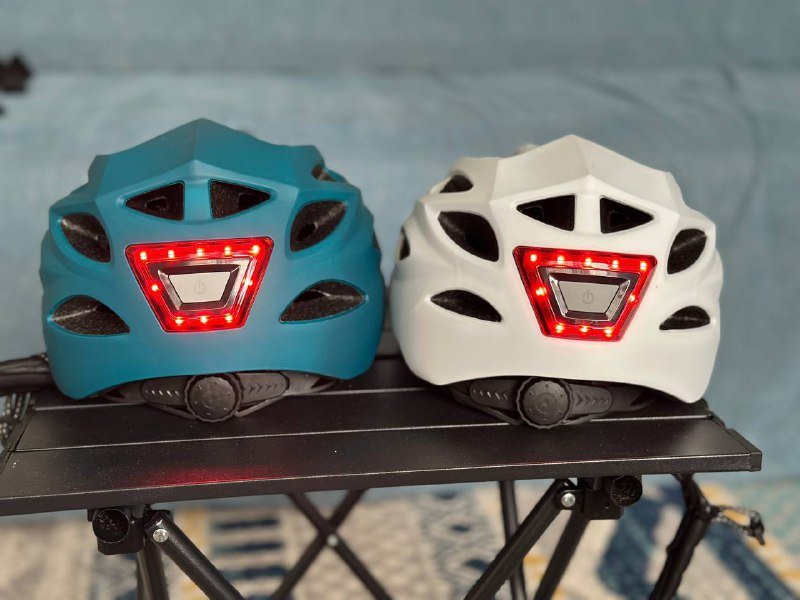 Велошлема белый и синий с подсветкой и регулировкой