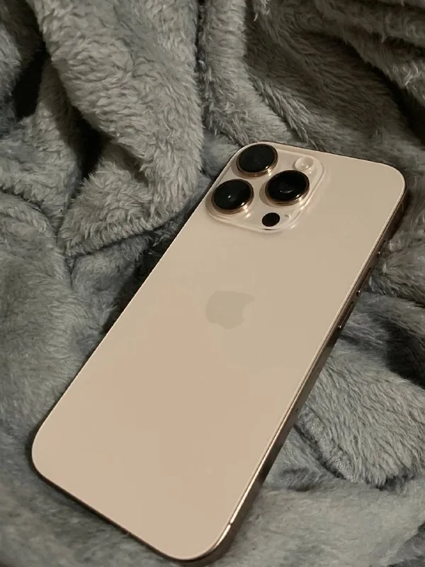iPhone 16 Pro 128 ГБ Desert Gold 1