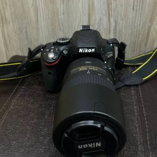 Nikon D5100 с объективом Nikon 55–300mm VR