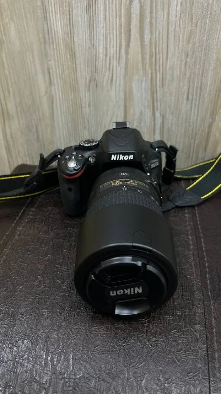 Nikon D5100 с объективом Nikon 55–300mm VR 1