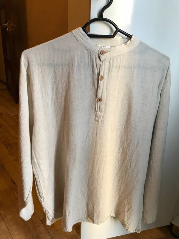 черная куртка, спортивные штаны, светлая рубашка, бежевые брюки 6