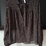Блузка Mango, брюки Zara, джинсы Mavi, свитер Mango 9