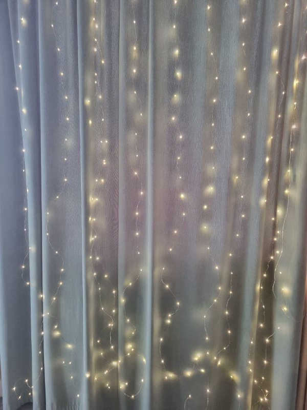 Кресло компьютерное, робот-пылесос Xiaomi, гирлянды, стол рабочий, мониторы, лампа кольцевая 2