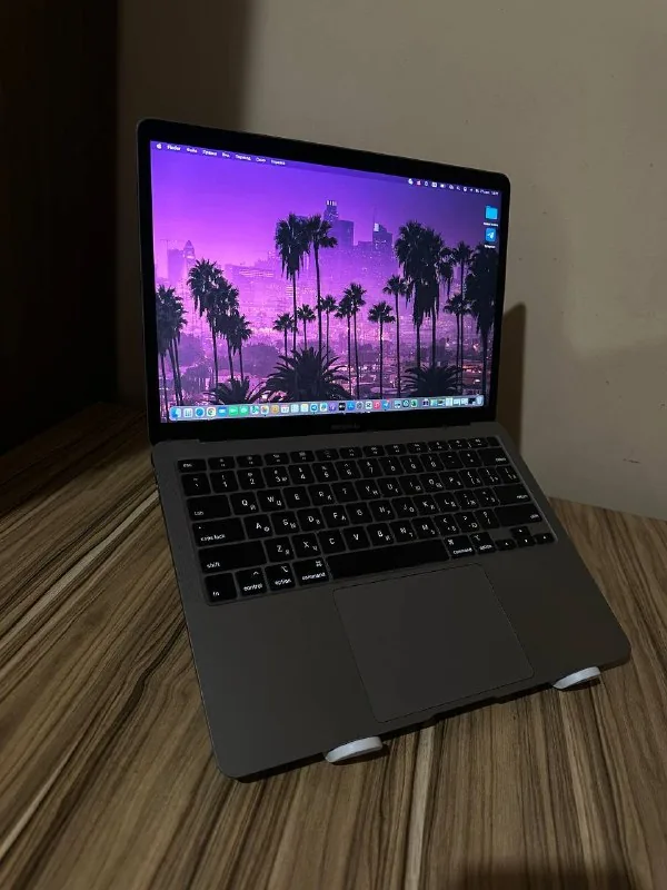 MacBook Air 2020 8/256 ГБ 1