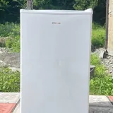 Мини-холодильник Hyundai RHM92DW1 с морозилкой 2