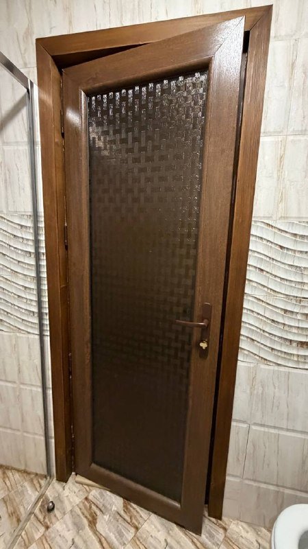 Двери со стеклом и наличниками