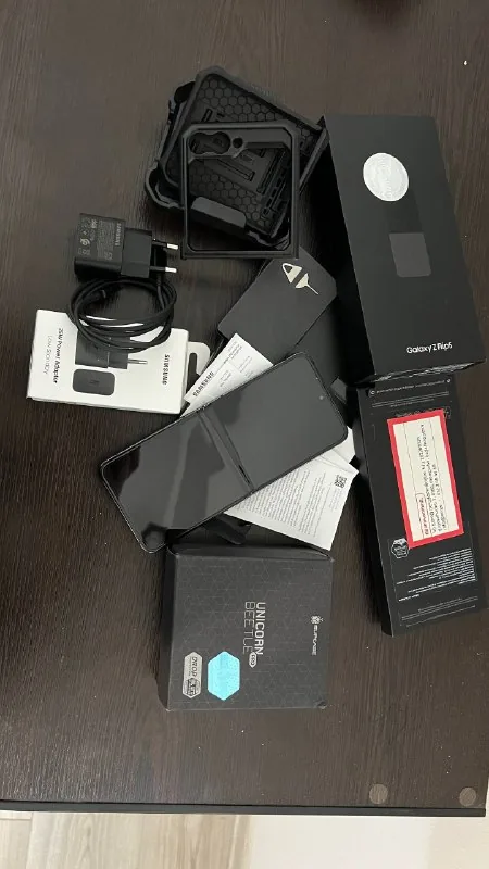 Samsung Galaxy Z Flip5 256GB 7