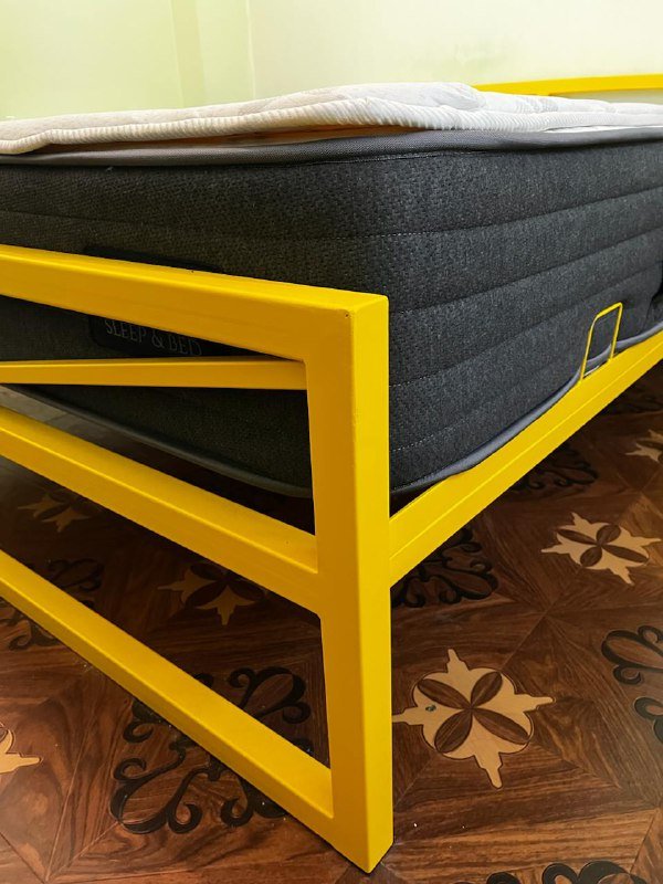 Кровать металлическая разборная с матрасом желтая