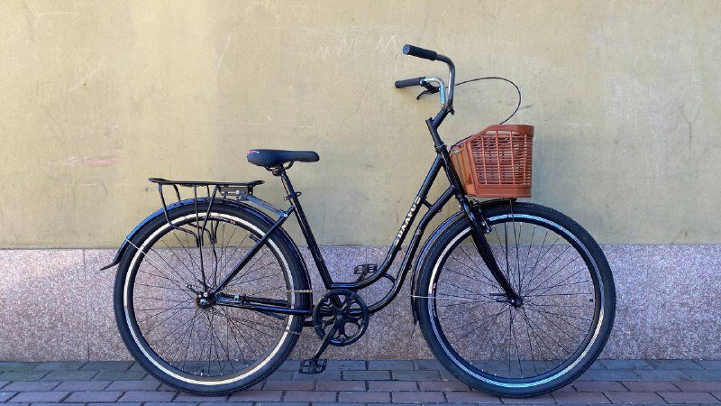 Городской велосипед с корзинкой и багажником
