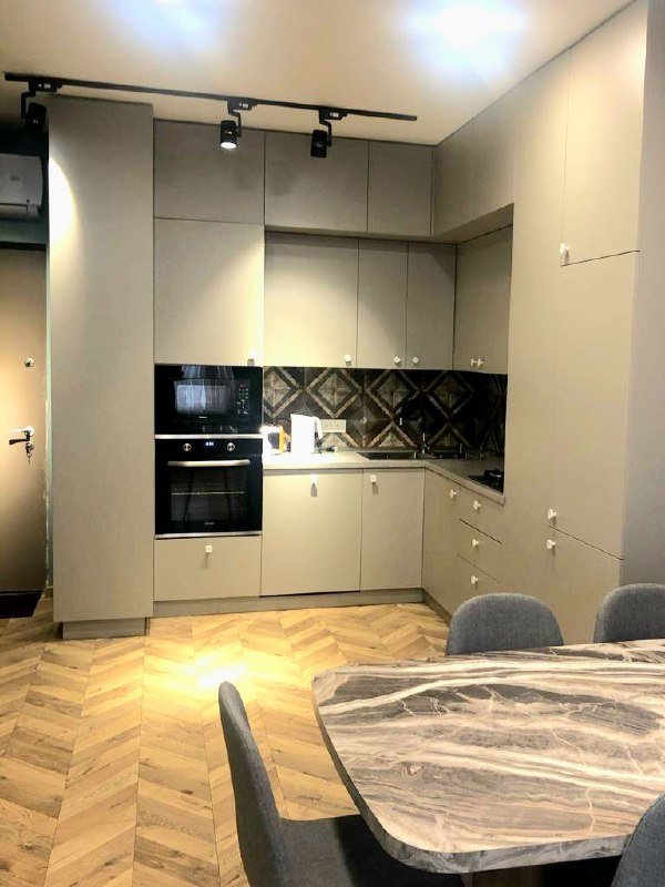 Квартира 53 м², 2 спальни, зал-кухня, меблированная, с техникой