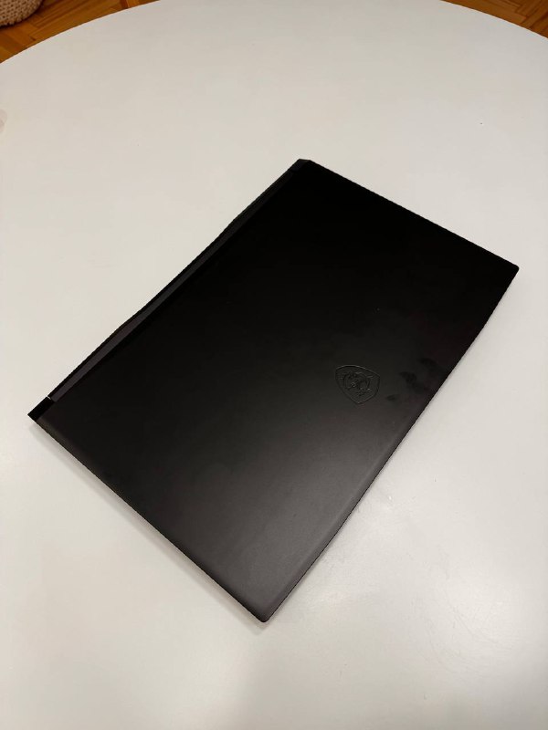 Игровой ноутбук MSI Katana GF76, кейс для Nintendo Switch 2