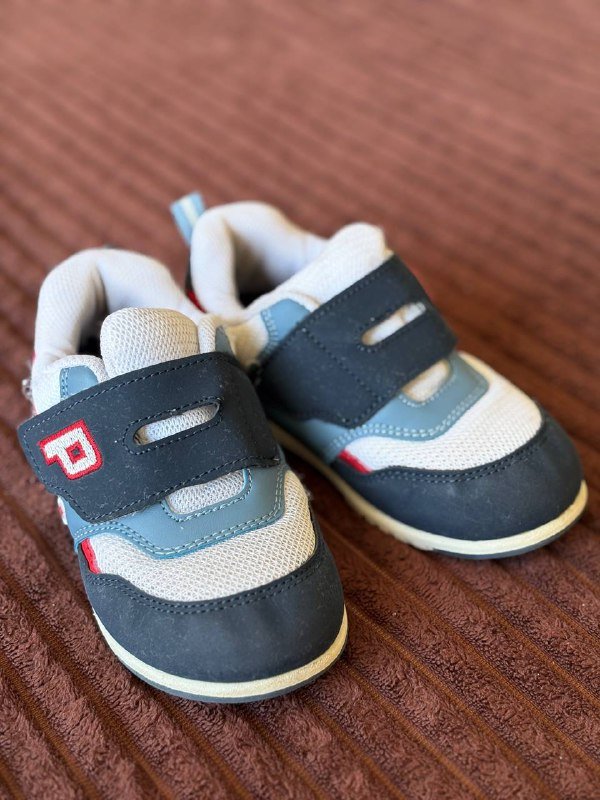 Кроссовки Polaris 25 р., Тапочки 23-24 р.