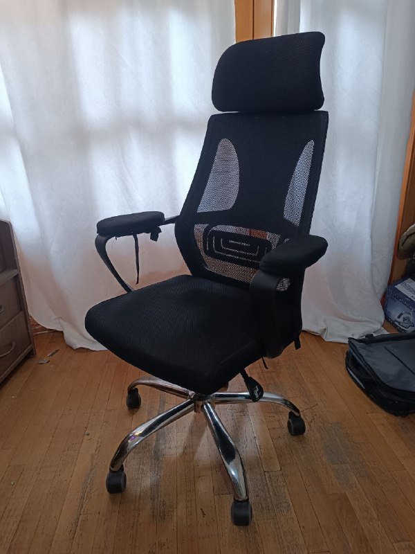 Офисное кресло 4