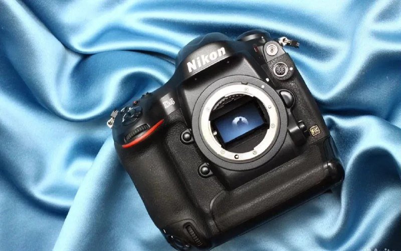 Набор фотографа Nikon D4, объектив Nikkor 85 mm 1.8 G 4
