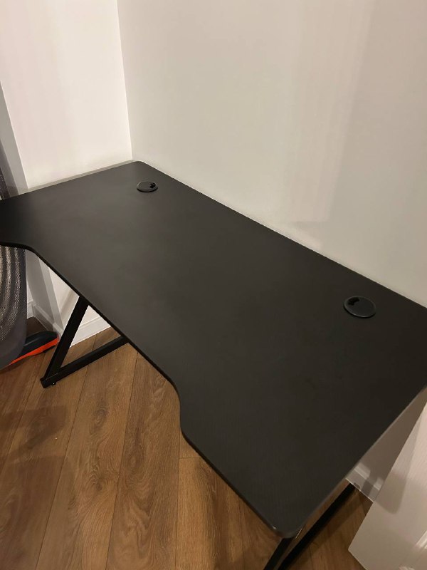 Рабочий стол, журнальный столик, кресло, лампа 2