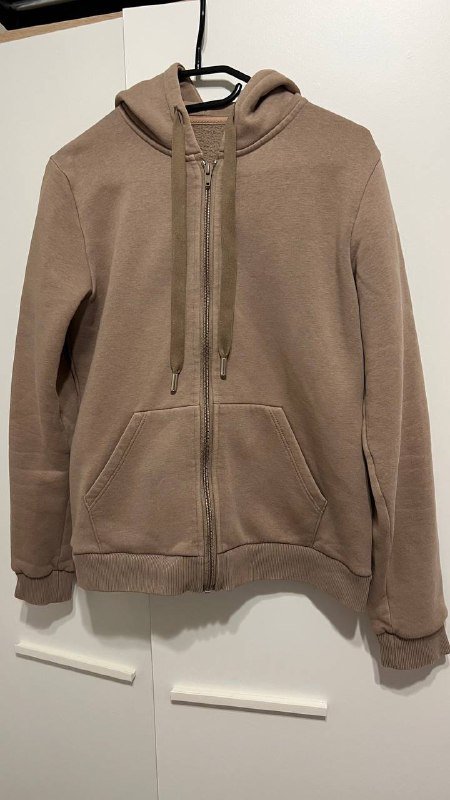 Бежевая олимпийка на молнии