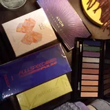 Палетка теней Avon Glimmering Gems 2