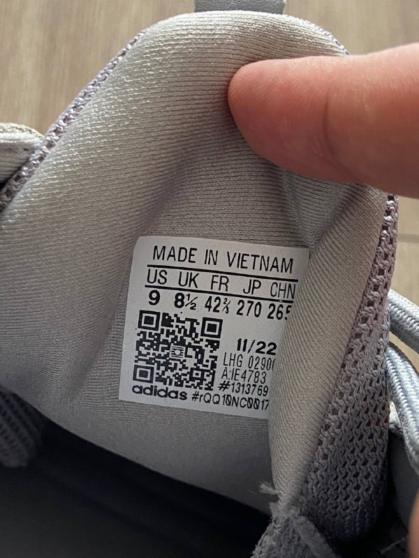 Кроссовки YEEZY 500 9US оригинал, отличное состояние 3