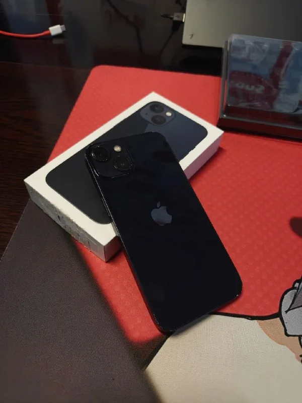 iPhone 13 Midnight 1