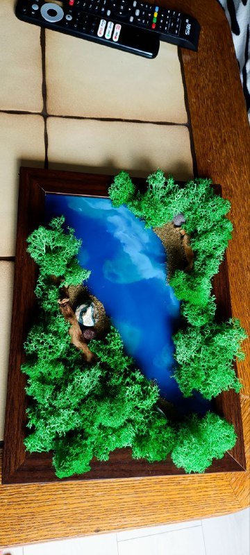 картина зов воды, композиция Сказала Амазонки из акрила и мха 2