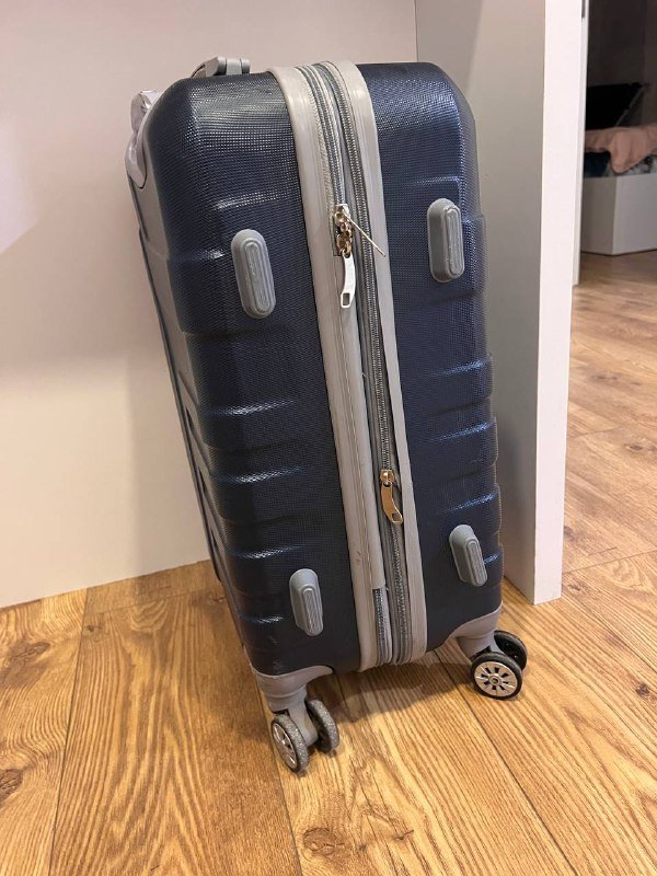 Чемодан с дефектами 8