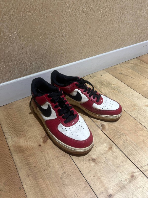 Кроссовки оригинал 41 размер кожа, с потертостями