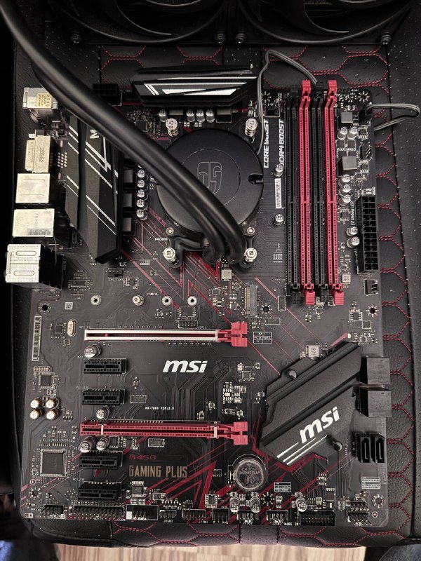 материнская плата MSI B450 GAMING PLUS, процессор RYZEN 7 2700Х, водянка Thermaltake 2