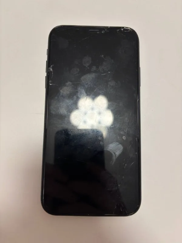 iPhone 8, iPhone XR 7