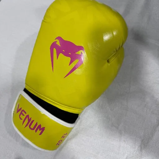 Боксёрские перчатки Venum