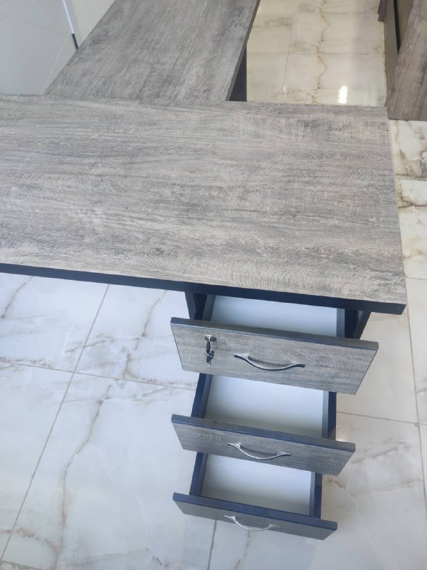 Стол с тумбой 3