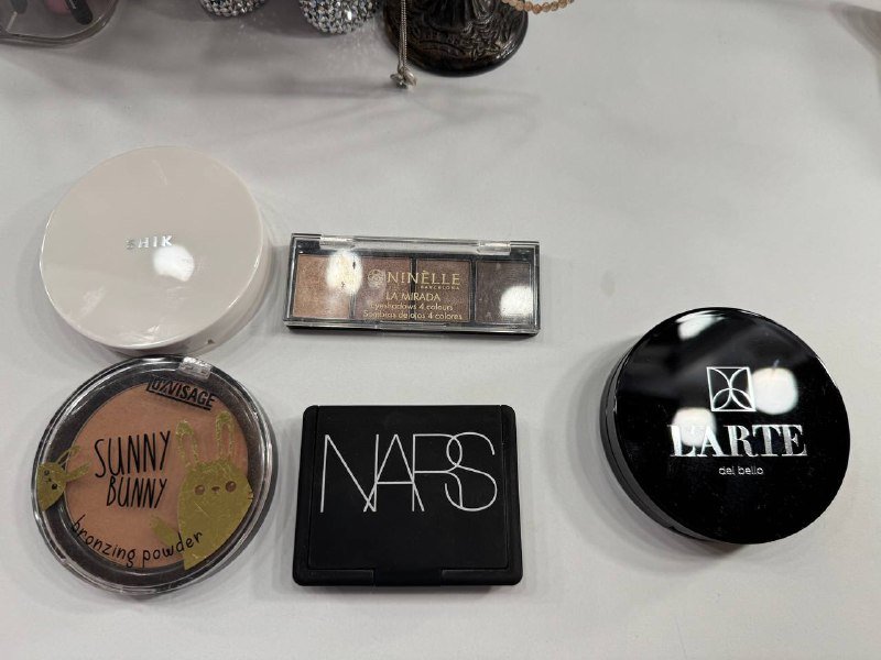 пудра Shik, бронзер Lixvisage, румяна NARS, тени Нинель