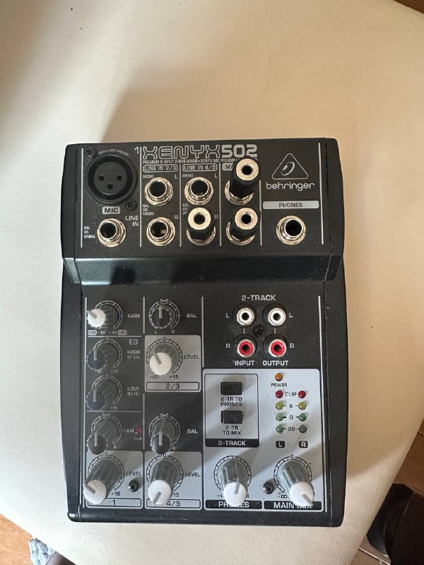 Микшер behringer Xenyx 502 с кабелем питания