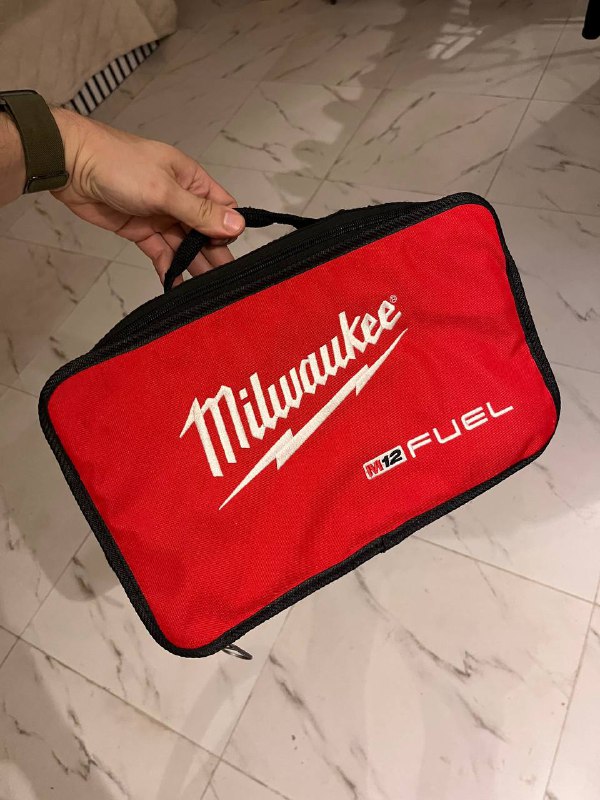 Дрель-шуруповёрт Milwaukee M12 2407-20 7