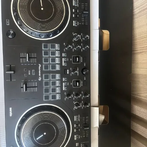 DJ kontroler Pioneer DDJ-REV1